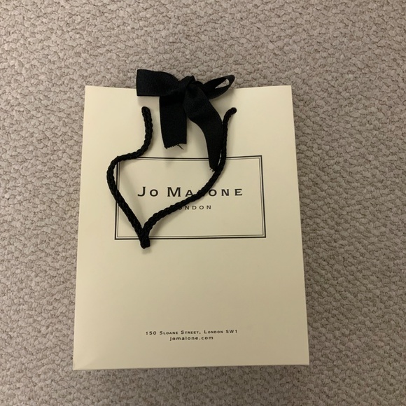 Jo Malone paper shopping bag with ribbon - Picture 4 of 4